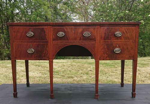 VERY FINE 18TH CENTURY MAHOGANY SIDEBOARD - ADDITIONAL PHOTO 2