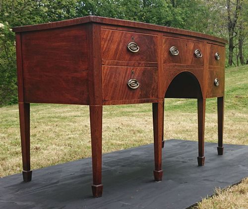 VERY FINE 18TH CENTURY MAHOGANY SIDEBOARD - ADDITIONAL PHOTO 4