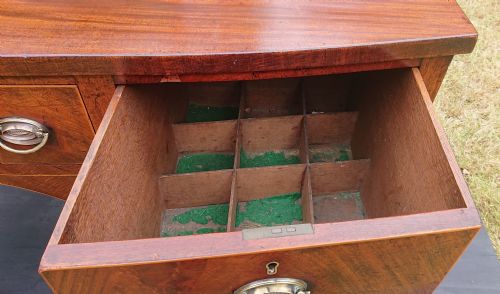 VERY FINE 18TH CENTURY MAHOGANY SIDEBOARD - ADDITIONAL PHOTO 10