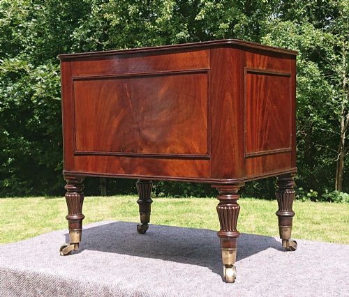 EARLY 19TH CENTURY REGENCY MAHOGANY WINE COOLER CELLARETTE ATTRIBUTED TO GILLOWS OF LANCASTER AND LONDON - ADDITIONAL PHOTO 1