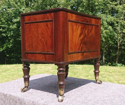 EARLY 19TH CENTURY REGENCY MAHOGANY WINE COOLER CELLARETTE ATTRIBUTED TO GILLOWS OF LANCASTER AND LONDON - ADDITIONAL PHOTO 2