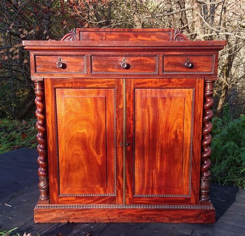 EXCEPTIONAL QUALITY EARLY NINETEENTH CENTURY MAHOGANY ANTIQUE CHIFFONIER - ADDITIONAL PHOTO 1