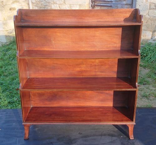 EARLY 19TH CENTURY REGENCY WATERFALL BOOKCASE MADE OF SOLID MAHOGANY WITH CONTRAST CROSS BANDING AND BOXWOOD STRINGING - ADDITIONAL PHOTO 5