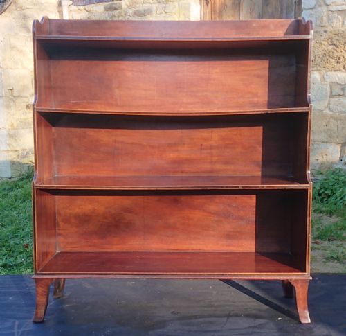 EARLY 19TH CENTURY REGENCY WATERFALL BOOKCASE MADE OF SOLID MAHOGANY WITH CONTRAST CROSS BANDING AND BOXWOOD STRINGING - ADDITIONAL PHOTO 9
