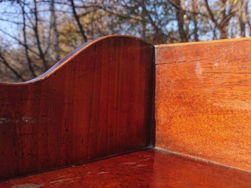 EARLY 19TH CENTURY REGENCY WATERFALL BOOKCASE MADE OF SOLID MAHOGANY WITH CONTRAST CROSS BANDING AND BOXWOOD STRINGING - ADDITIONAL PHOTO 12