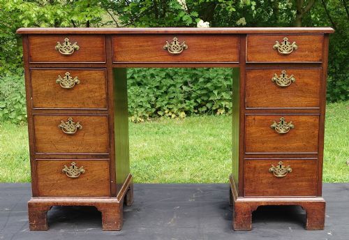VERY NARROW 18TH CENTURY GEORGE III PERIOD SIDEBOARD - ADDITIONAL PHOTO 2