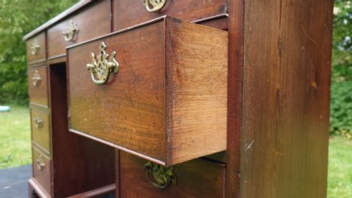 VERY NARROW 18TH CENTURY GEORGE III PERIOD SIDEBOARD - ADDITIONAL PHOTO 8