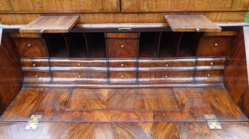 EIGHTEENTH CENTURY WALNUT BUREAU BOOKCASE - ADDITIONAL PHOTO 6