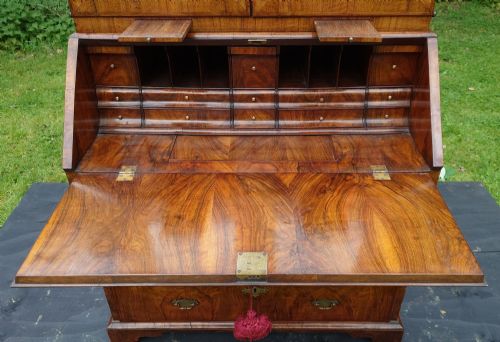 EIGHTEENTH CENTURY WALNUT BUREAU BOOKCASE - ADDITIONAL PHOTO 7