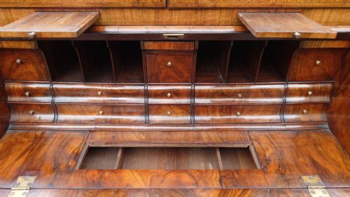 EIGHTEENTH CENTURY WALNUT BUREAU BOOKCASE - ADDITIONAL PHOTO 10