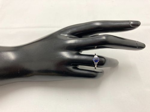 VINTAGE 105 CARAT SAPPHIRE AND 012 CARAT DIAMOND SOLITAIRE ENGAGEMENT RING CIRCA 1940S - ADDITIONAL PHOTO 6