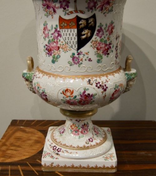 FINE 19TH CENTURY FRENCH SAMSON ARMORIAL CAMPANA VASE FAMILLE ROSE CHINESE EXPORT STYLE - ADDITIONAL PHOTO 2