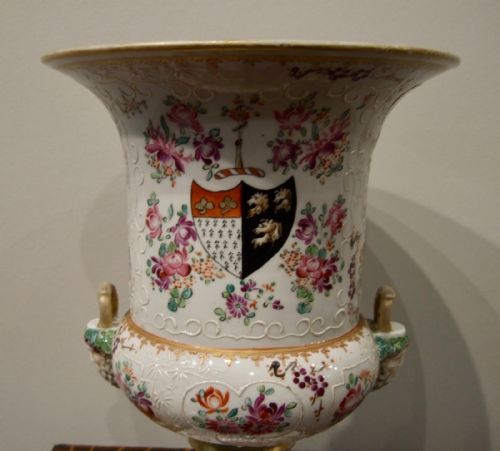 FINE 19TH CENTURY FRENCH SAMSON ARMORIAL CAMPANA VASE FAMILLE ROSE CHINESE EXPORT STYLE - ADDITIONAL PHOTO 3