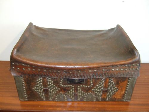 wells fargo stagecoach saddle trunk - CATEGORY: ANTIQUE BOXES - DATED 19TH CENTURY