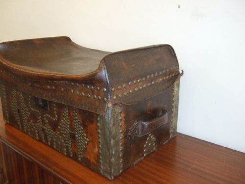 WELLS FARGO STAGECOACH SADDLE TRUNK - ADDITIONAL PHOTO 2