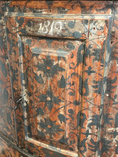 SWEDISH PAINTED CORNER CUPBOARD DATED 1819 - ADDITIONAL PHOTO 8