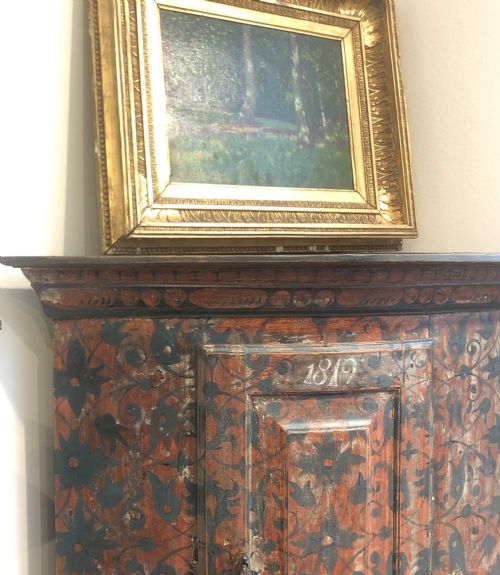 SWEDISH PAINTED CORNER CUPBOARD DATED 1819 - ADDITIONAL PHOTO 1