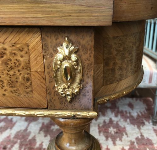 FRENCH DRESSING TABLE IN LOUIS XV STYLE - ADDITIONAL PHOTO 1