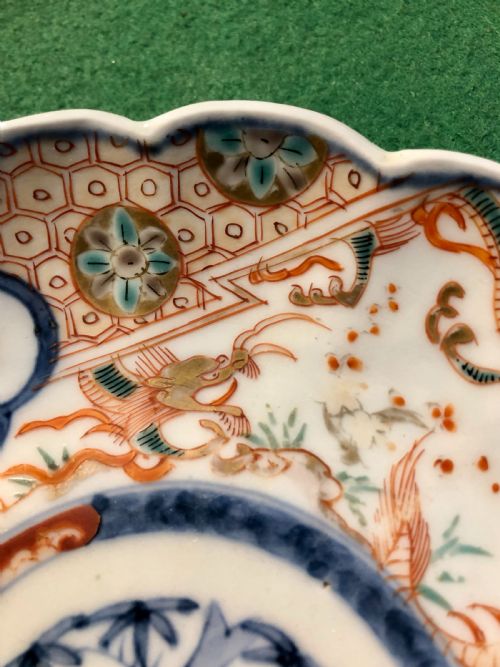 CHINESE IMARI SCALLOPED DISH 18THC - ADDITIONAL PHOTO 2