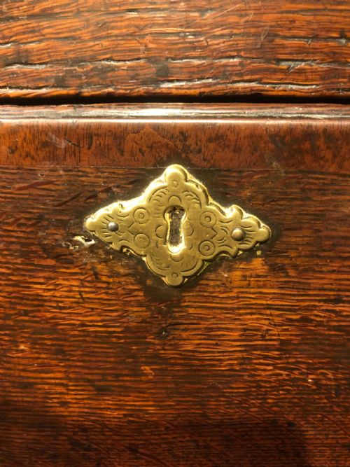 ENGLISH CABRIOLE LEGGED DRESSER EARLY 18THC - ADDITIONAL PHOTO 5