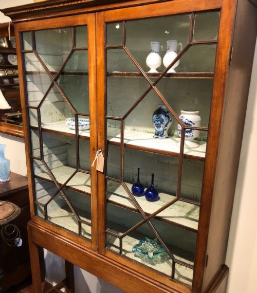 GEORGIAN BOOKCASE AND DISPLAY CABINET C 1800 - ADDITIONAL PHOTO 1