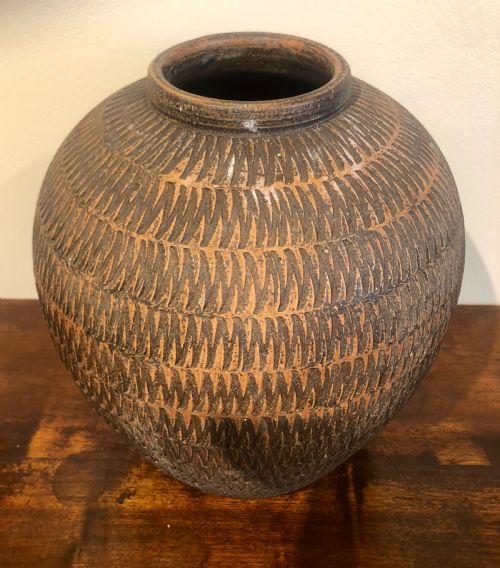 LARGE EARTHENWARE INCISED VASE - ADDITIONAL PHOTO 1