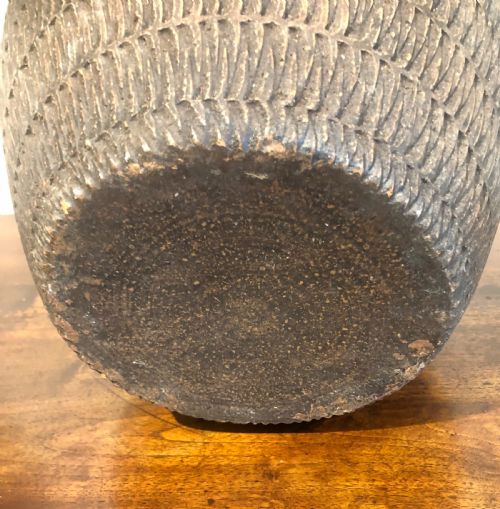 LARGE EARTHENWARE INCISED VASE - ADDITIONAL PHOTO 4