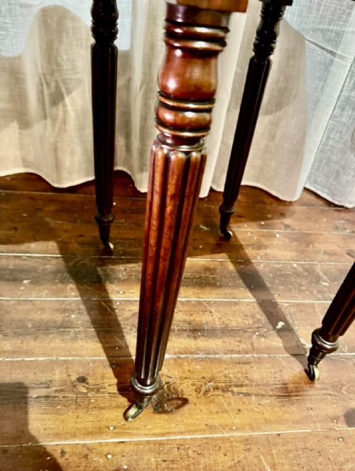 FLUTED MAHOGANY PEMBROKE TABLE WITH 2 DRAWS - ADDITIONAL PHOTO 3