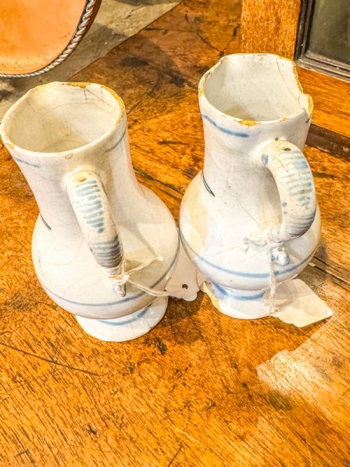 SMALL PAIR OF 18TH19TH CENTURY TINGLAZED DELFTWARE JUGS BLUE WHITE FLORAL DECORATION - ADDITIONAL PHOTO 5