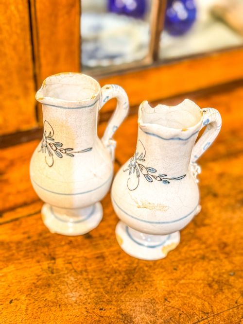 SMALL PAIR OF 18TH19TH CENTURY TINGLAZED DELFTWARE JUGS BLUE WHITE FLORAL DECORATION - ADDITIONAL PHOTO 6