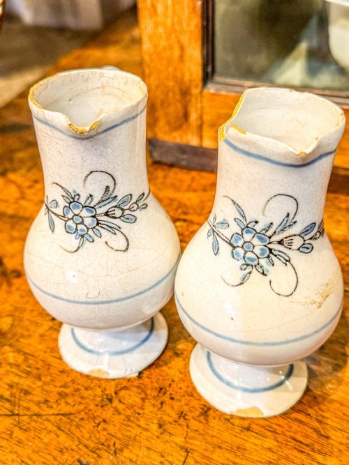 SMALL PAIR OF 18TH19TH CENTURY TINGLAZED DELFTWARE JUGS BLUE WHITE FLORAL DECORATION - ADDITIONAL PHOTO 8