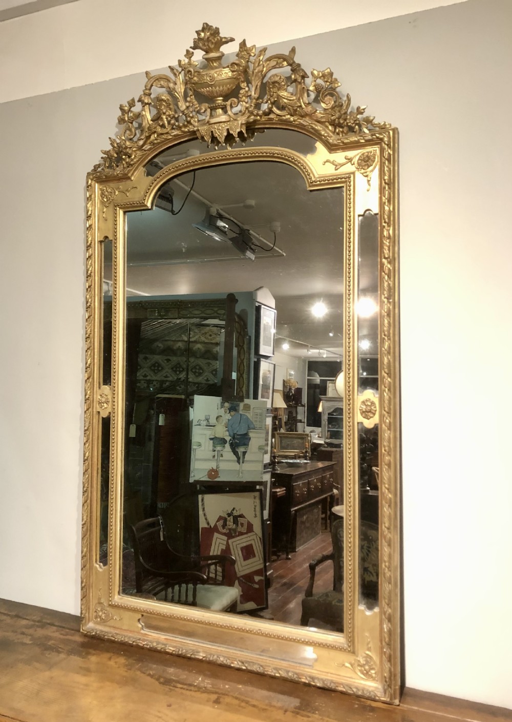 LARGE GILDED MIRROR CIRCA 1880.