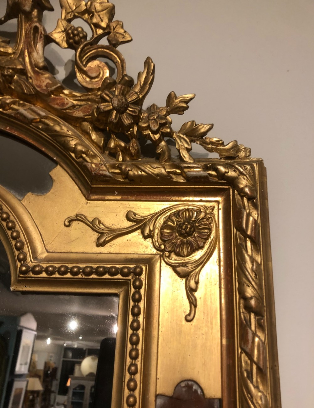 LARGE GILDED MIRROR CIRCA 1880. View IV