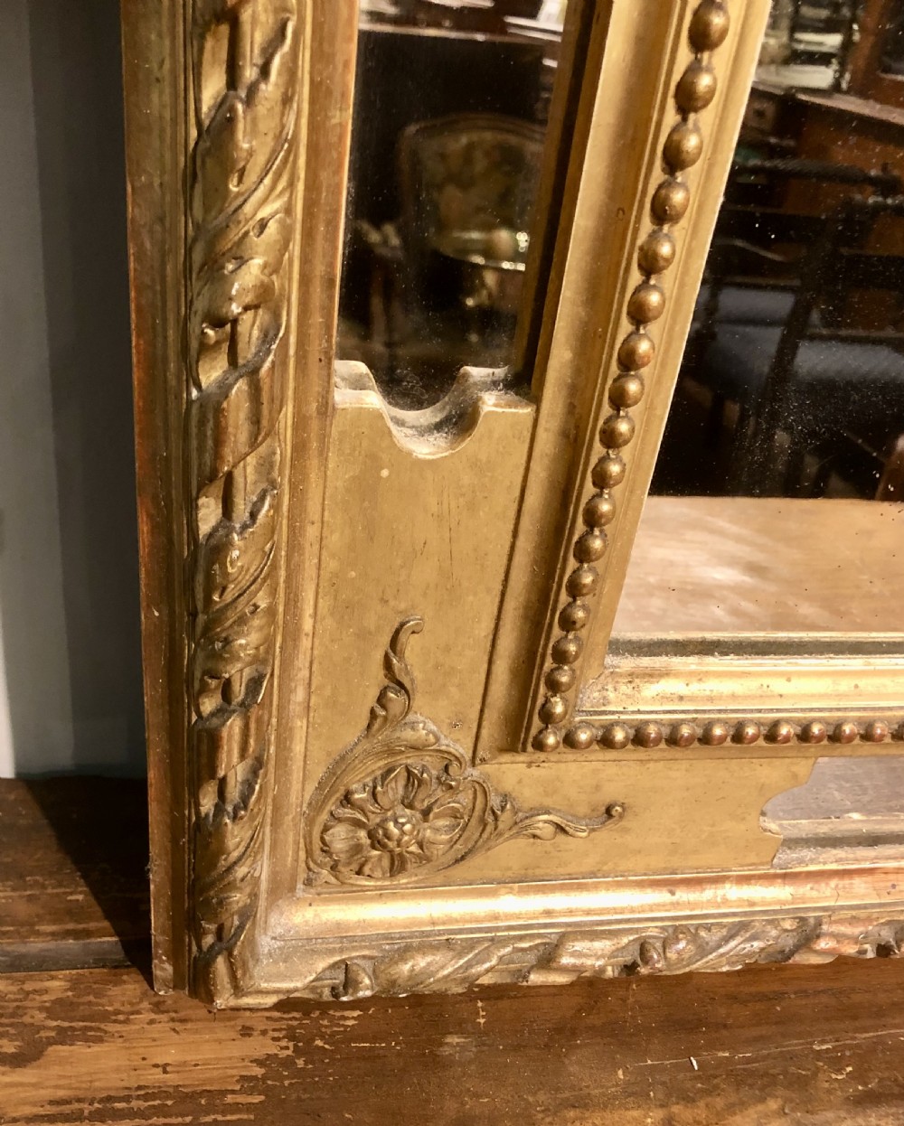 LARGE GILDED MIRROR CIRCA 1880. View VI