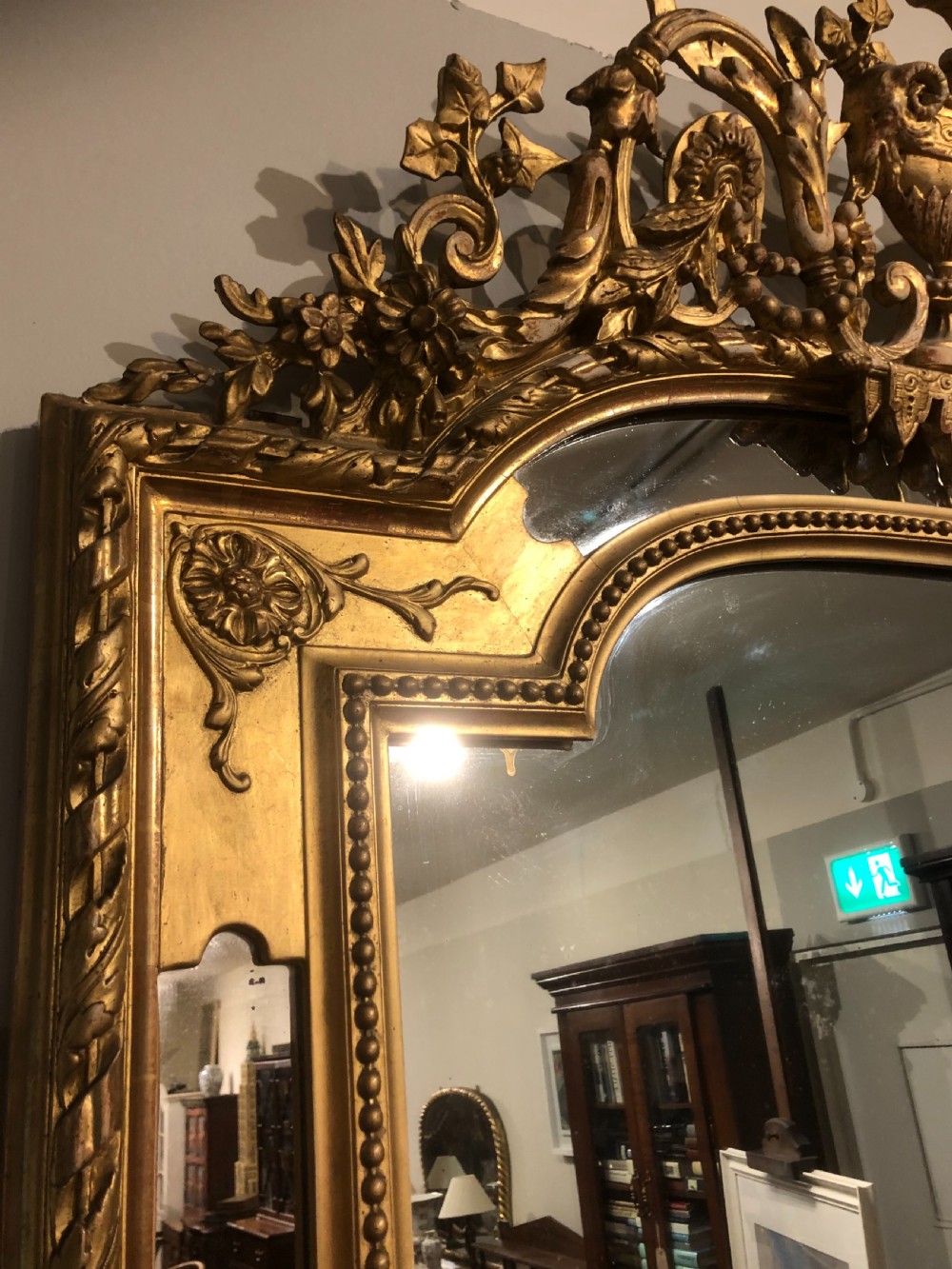 LARGE GILDED MIRROR CIRCA 1880. View VIII