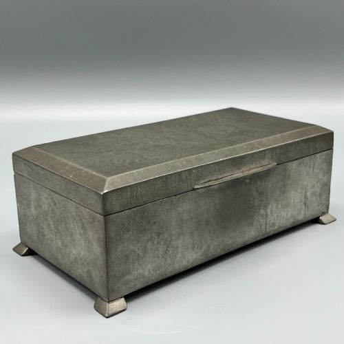 liberty co english pewter cigarette box tudric 01366 arts crafts c 1905 - CATEGORY: ANTIQUE BOXES - DATED 1900