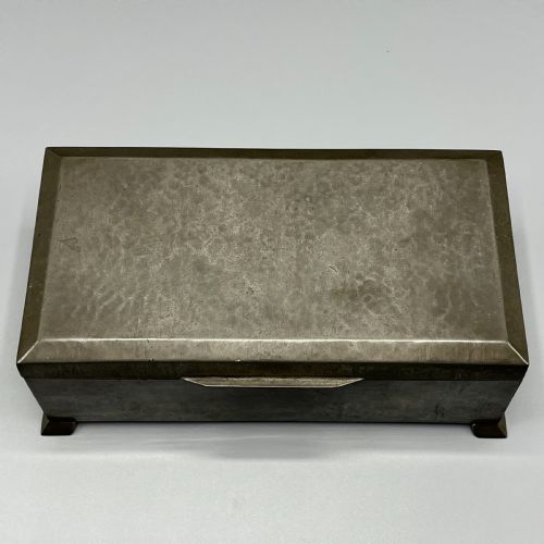LIBERTY CO ENGLISH PEWTER CIGARETTE BOX TUDRIC 01366 ARTS CRAFTS C 1905 - ADDITIONAL PHOTO 4
