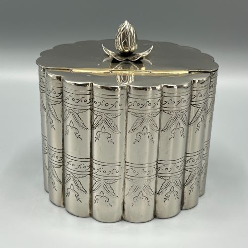 VICTORIAN SILVER PLATED TEA CADDY WITH SCALLOPED BODY - ADDITIONAL PHOTO 6