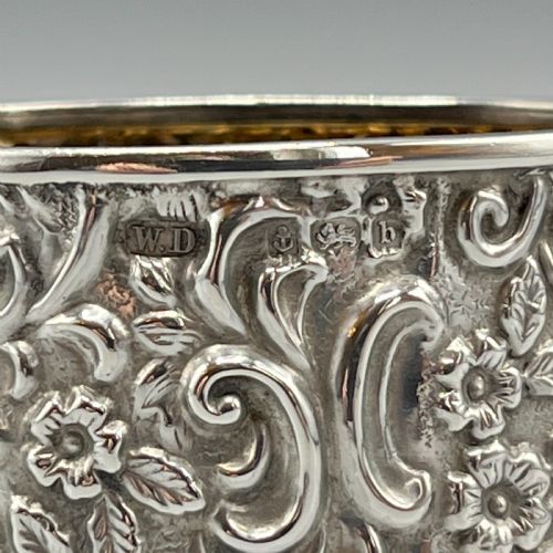 EDWARDIAN SOLID SILVER FOLIATE EMBOSSED CREAM JUG HALLMARKED BIRMINGHAM 1901 - ADDITIONAL PHOTO 2
