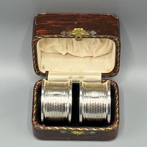 pair of cased solid silver napkin rings hallmarked birmingham 1931 - CATEGORY: ANTIQUE SILVER - DATED 1930