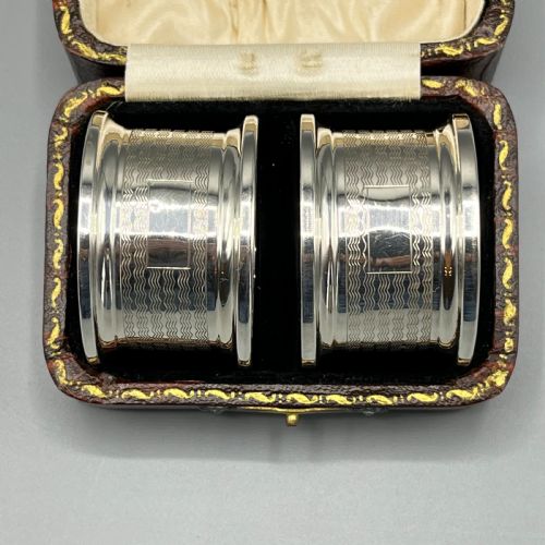 PAIR OF CASED SOLID SILVER NAPKIN RINGS HALLMARKED BIRMINGHAM 1931 - ADDITIONAL PHOTO 2