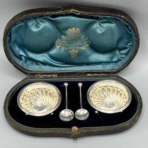 PAIR VICTORIAN SOLID STERLING SILVER SALTS SALT SPOONS IN FITTED CASE - ADDITIONAL PHOTO 1