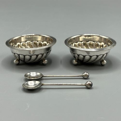 PAIR VICTORIAN SOLID STERLING SILVER SALTS SALT SPOONS IN FITTED CASE - ADDITIONAL PHOTO 2