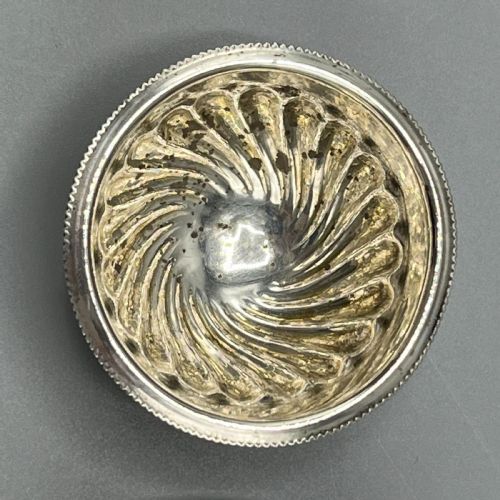 PAIR VICTORIAN SOLID STERLING SILVER SALTS SALT SPOONS IN FITTED CASE - ADDITIONAL PHOTO 5
