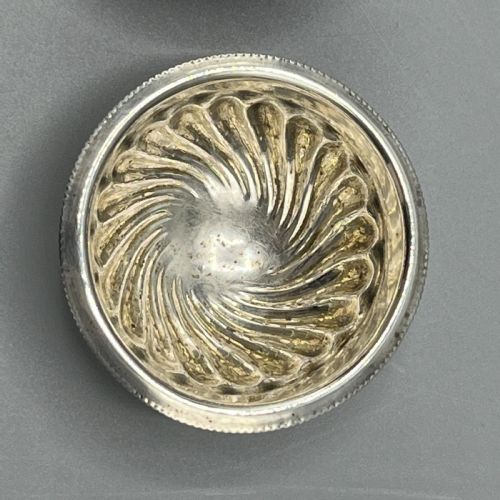 PAIR VICTORIAN SOLID STERLING SILVER SALTS SALT SPOONS IN FITTED CASE - ADDITIONAL PHOTO 6