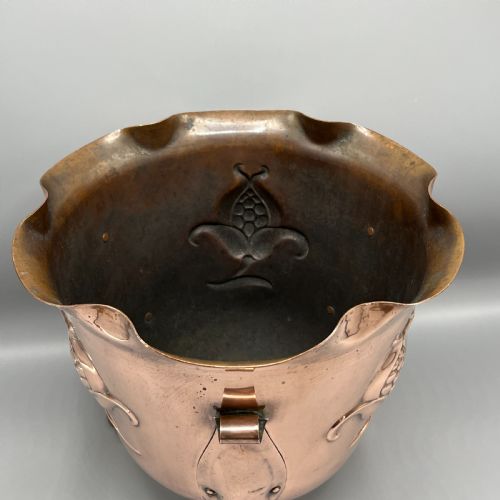 LARGE ART NOUVEAU COPPER FOOTED PLANTER JARDINIERE - ADDITIONAL PHOTO 18
