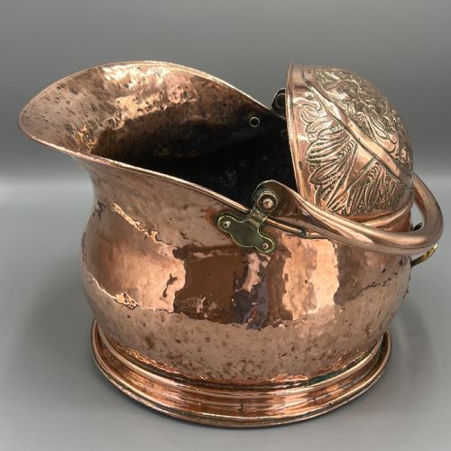 VICTORIAN SOLID COPPER COAL SCUTTLE BUCKET WITH EMBOSSED COAT OF ARMS - ADDITIONAL PHOTO 15