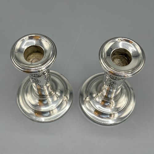 PAIR STERLING SILVER CANDLESTICKS HALLMARKED 1905 WITH RIBBON BOW GARLANDS - ADDITIONAL PHOTO 7