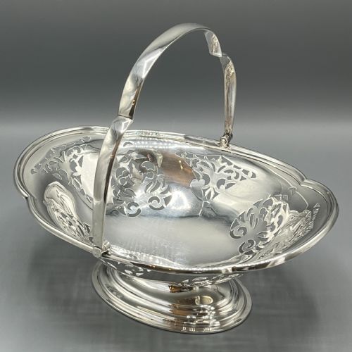 ENGLISH SILVER PLATED PIERCED FRUIT BASKET WITH SWING HANDLE - ADDITIONAL PHOTO 1