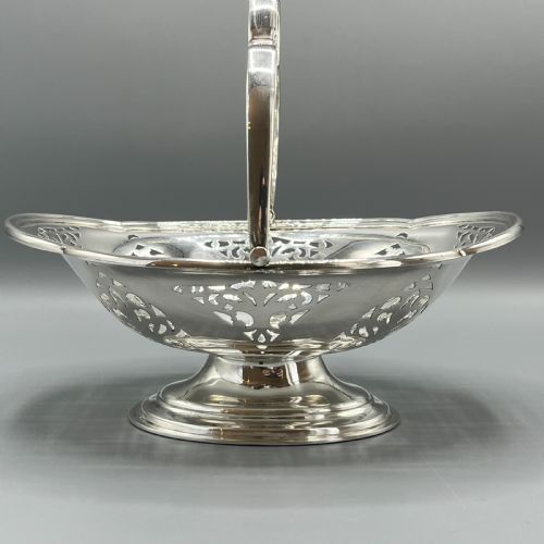 ENGLISH SILVER PLATED PIERCED FRUIT BASKET WITH SWING HANDLE - ADDITIONAL PHOTO 4